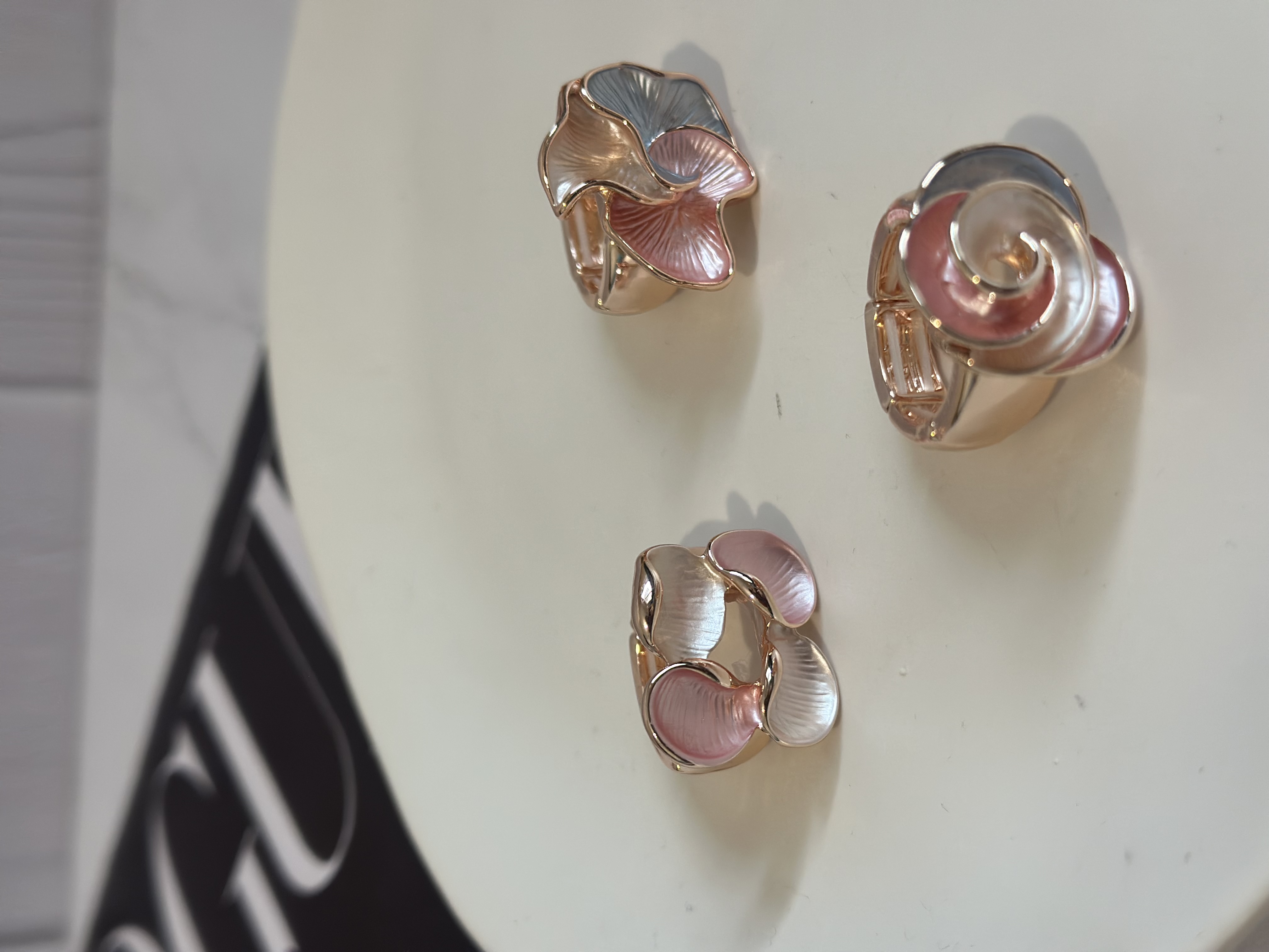 انگشتر زنانه میناکاری صورتی و رزگلد