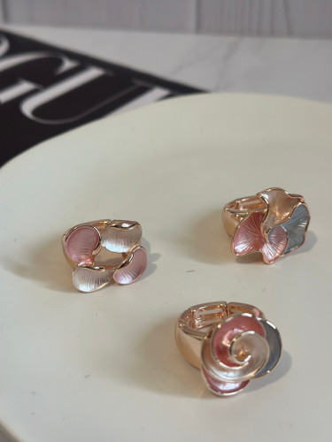 انگشتر زنانه میناکاری صورتی و رزگلد