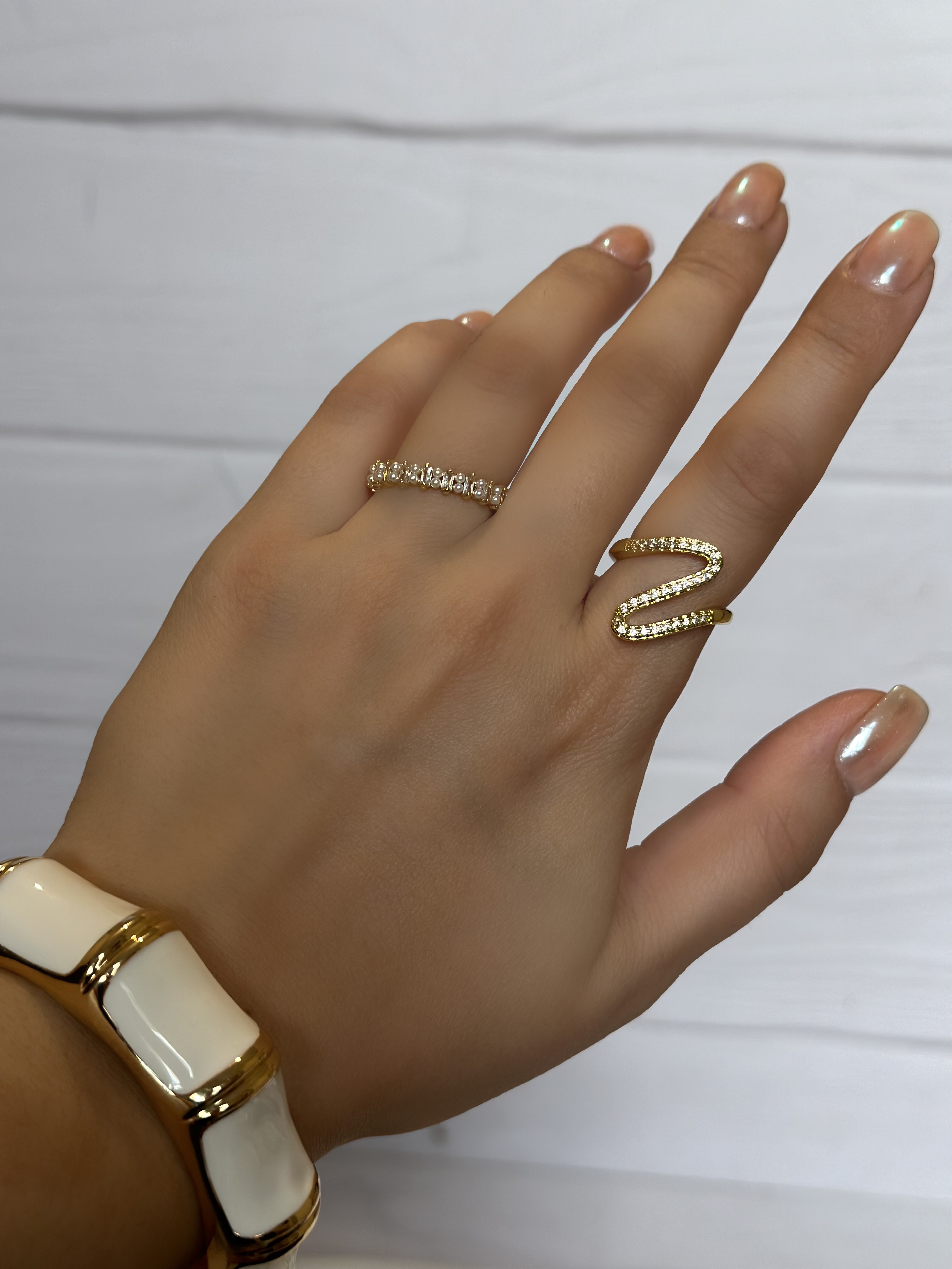 انگشتر زنانه نگین دار طلایی