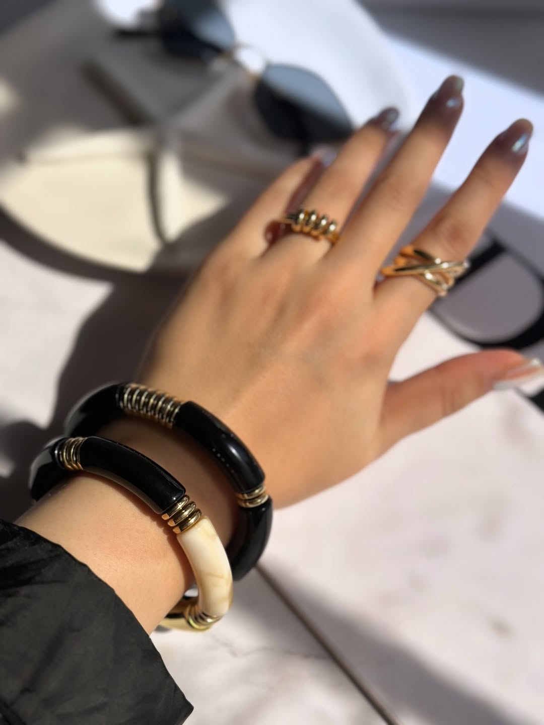 دستبند زنانه رزینی کشی مشکی ،کرم و مشکی