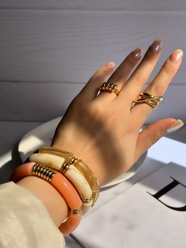 دستبند زنانه رزینی کرم ،عسلی و گلبهی