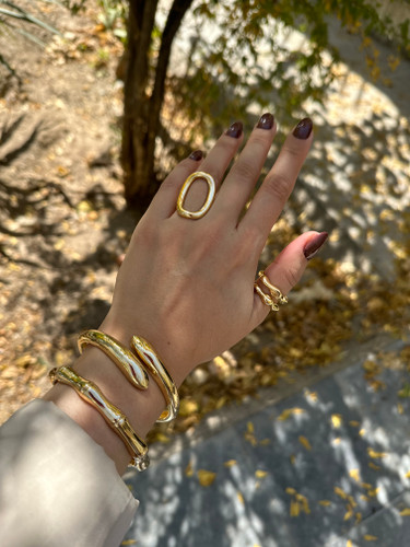 انگشتر زنانه طرح طلا مینیمال