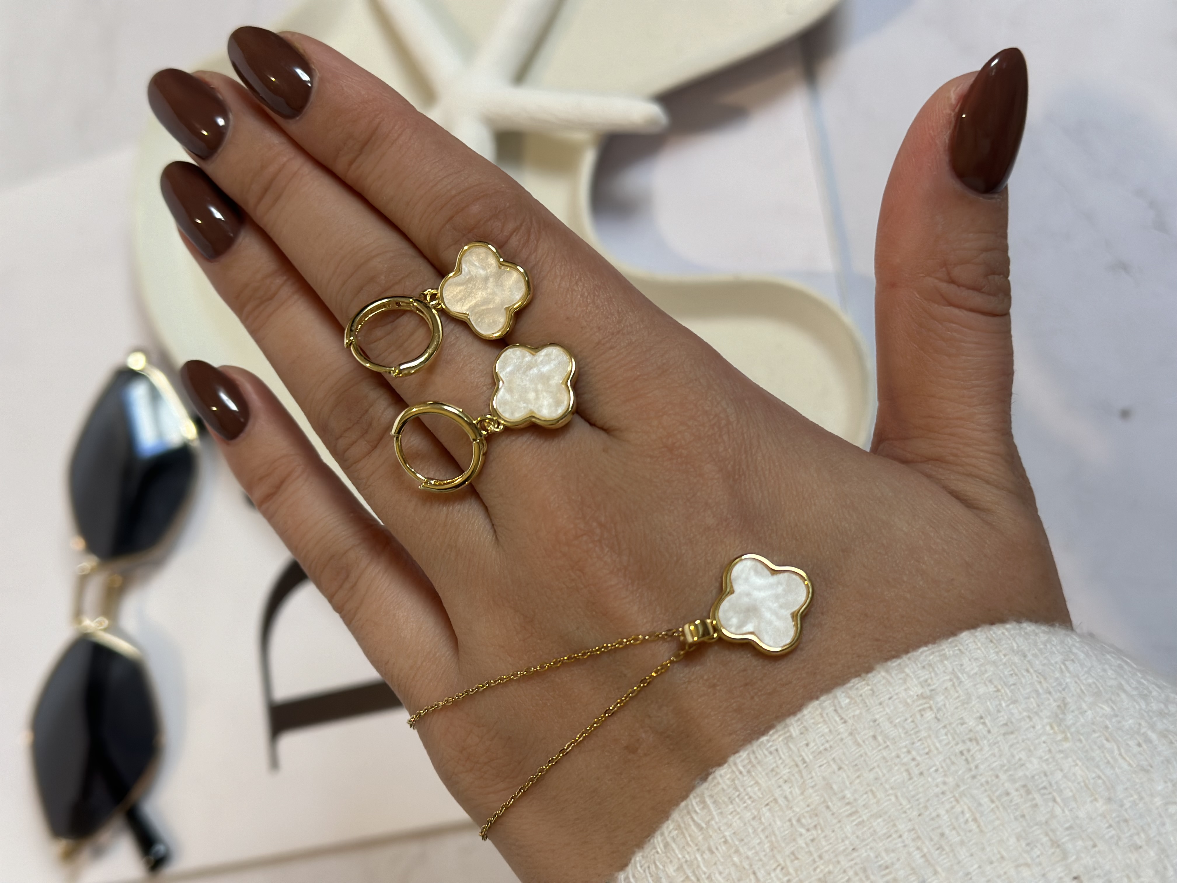 ست گردنبند و گوشواره طلایی ونکلیف صدفی