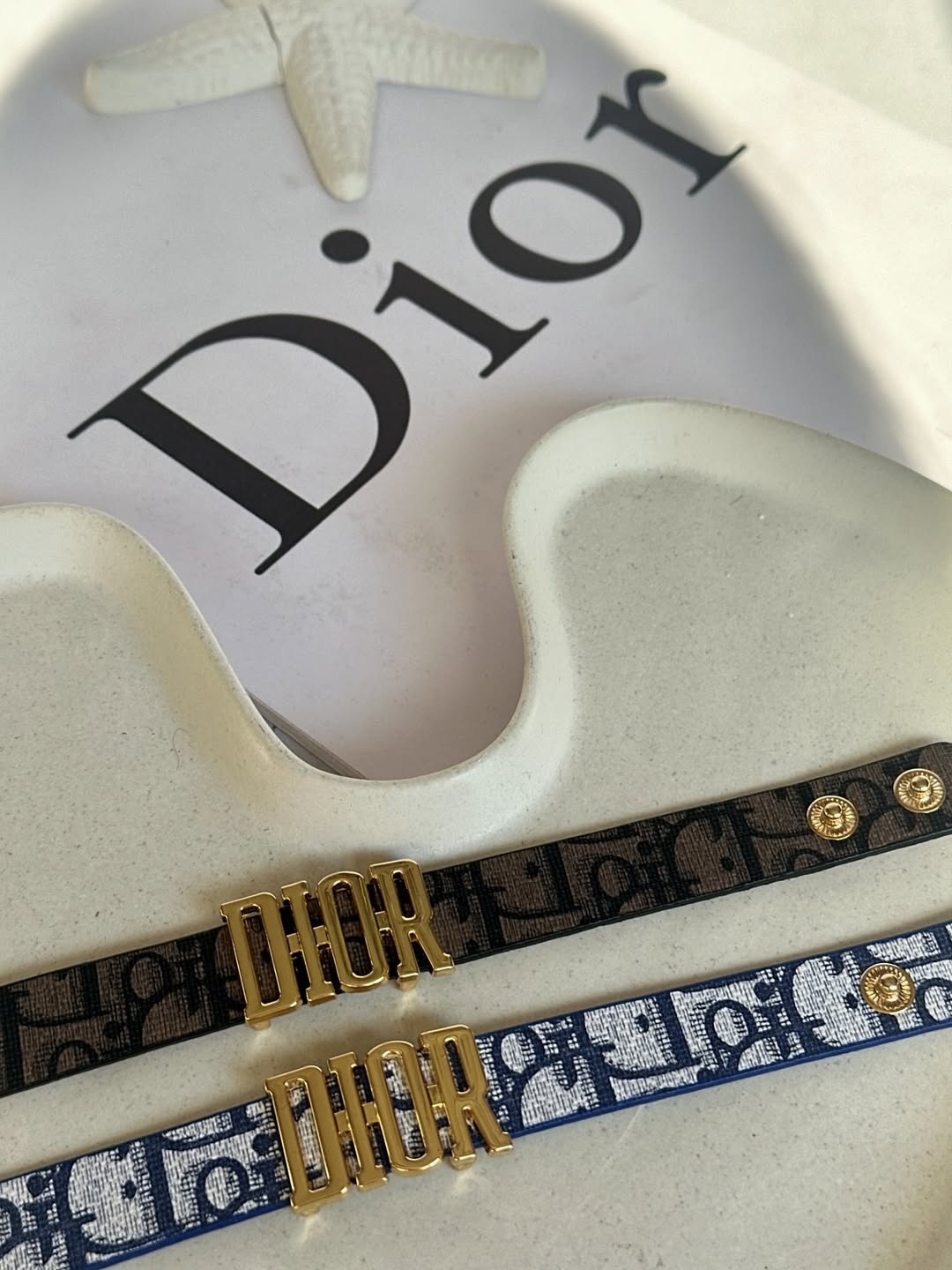 دستبند چرمی قهوه ای دیور