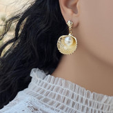 گوشواره زنانه صدف طلایی و مروارید