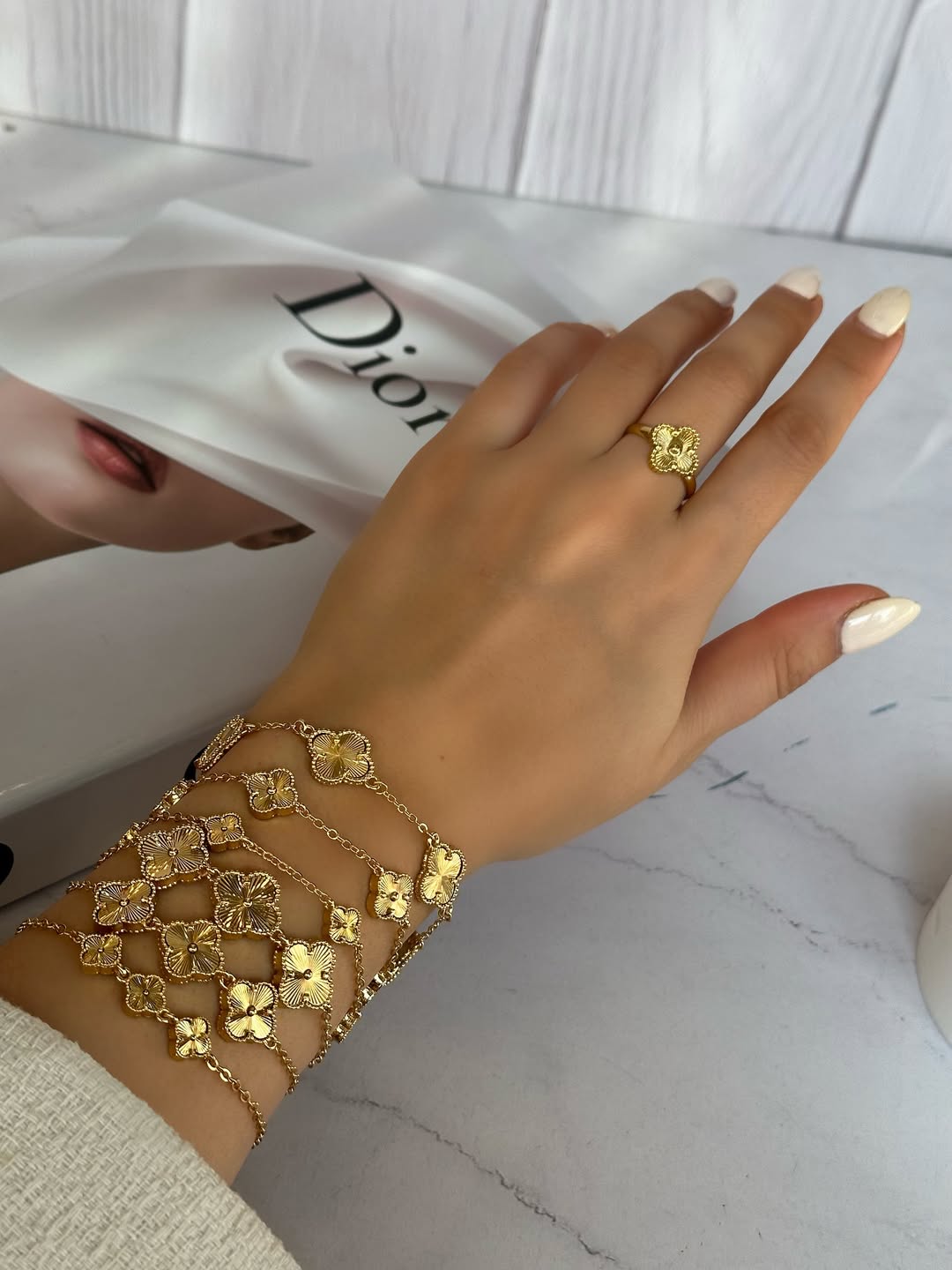 دستبند ونکلیف طلایی ظریف و درشت