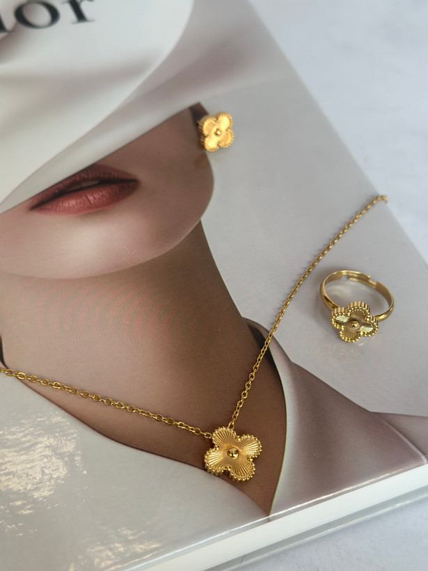 نیم ست زنانه ونکلیف تک گل طلایی تراش دو رو