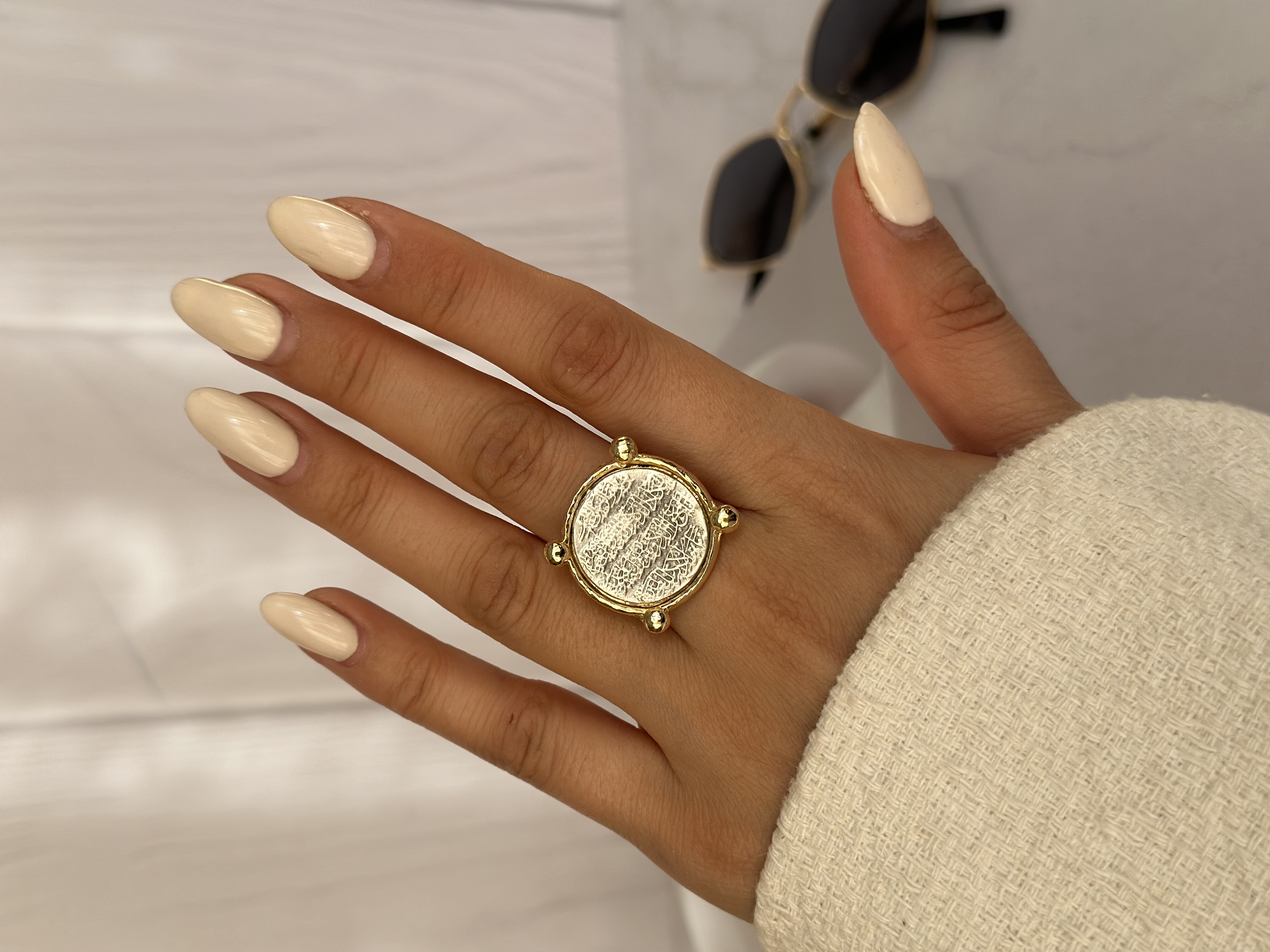 انگشتر زنانه وان یکاد قاب طلایی