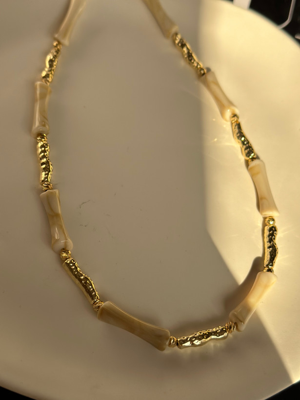 گردنبند زنانه کرم طلایی ظریف پاییزی