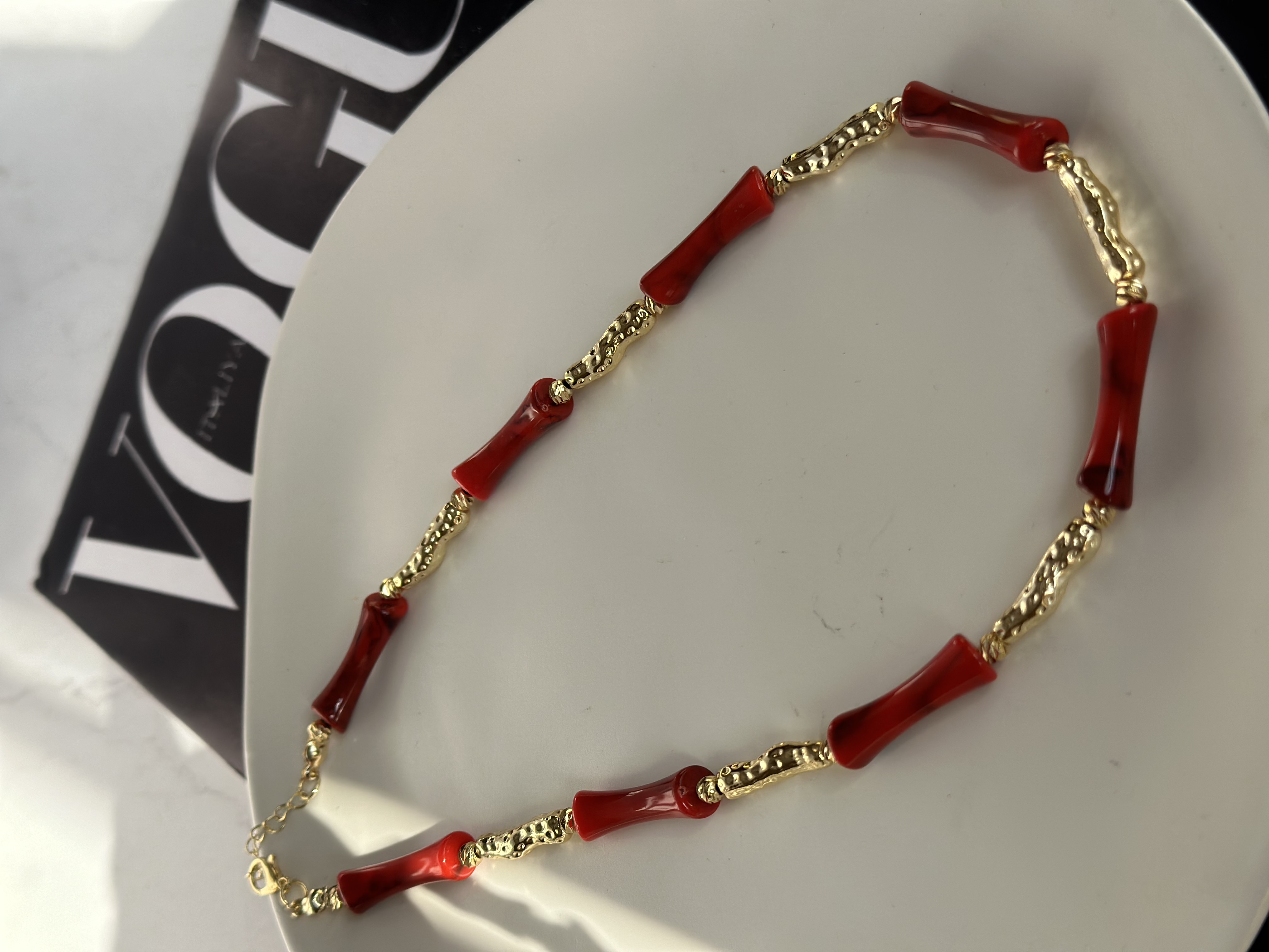 گردنبند زنانه ظریف قرمز و طلایی