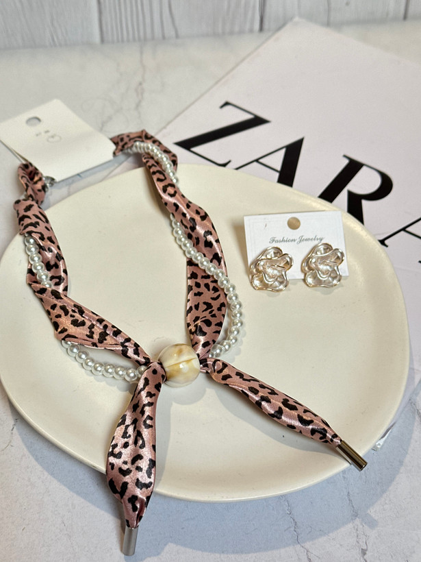 گردنبند زنانه پلنگی صورتی و مرواریدی