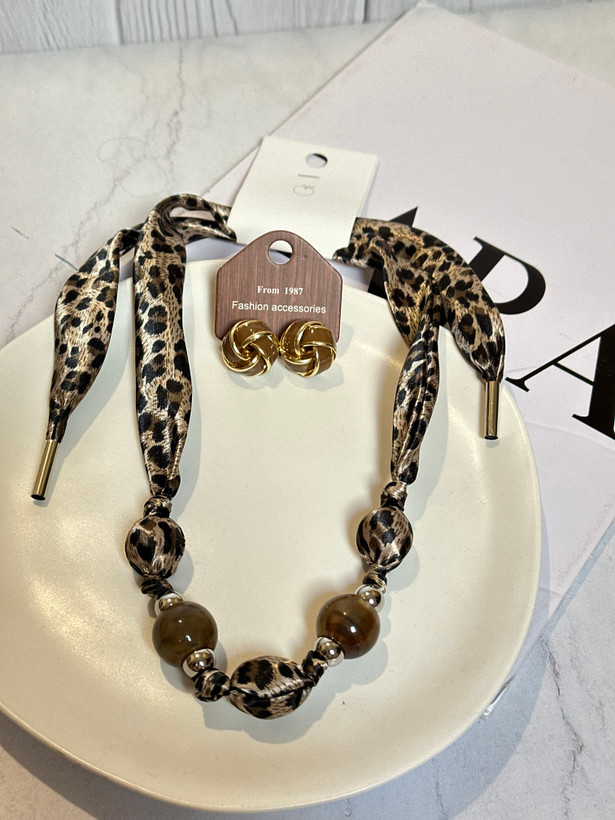 گردنبند پارچه ای