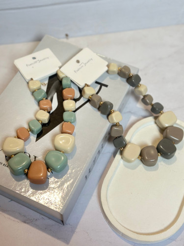 گردنبند زنانه رنگی خاص