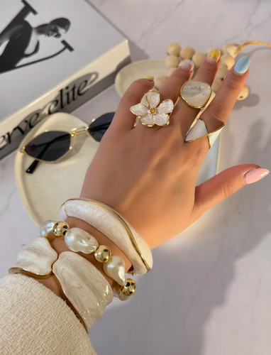 بنگل زنانه میناکاری رنگ شیری